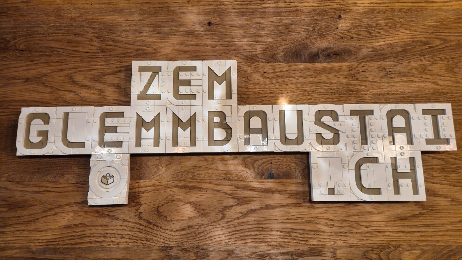 Selbstgebautes Schild des Glemmbaustai